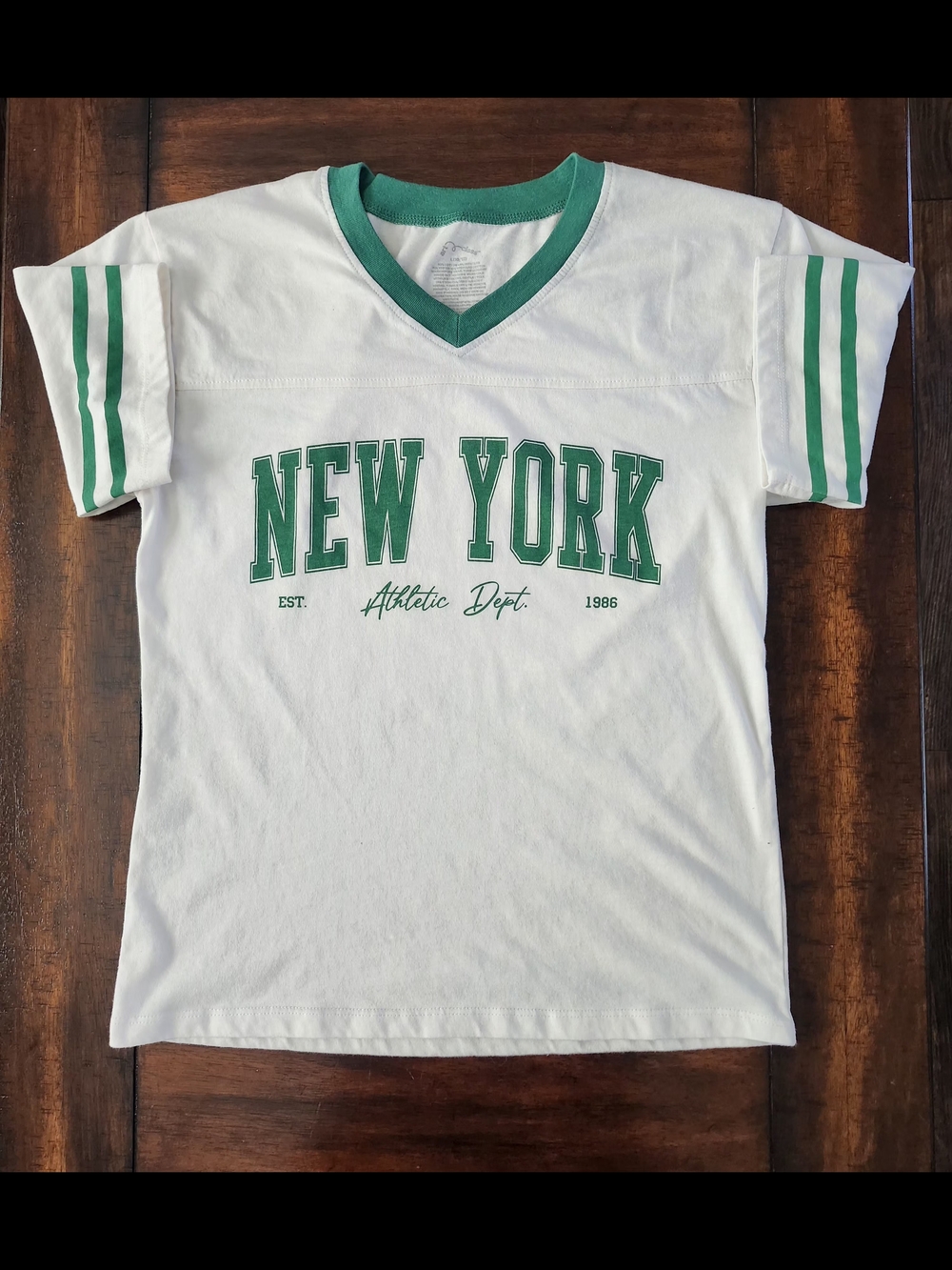 art class White & Green 'New York' V-Neck Tee Woman's Large